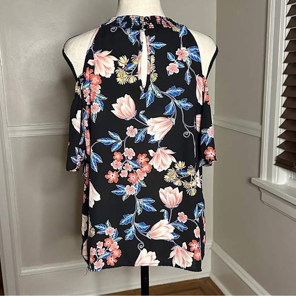 3/$20💥 Lily White Blouse Black & Pink Floral Print Cold Shoulder Flutter Sleeve - Picture 14 of 16